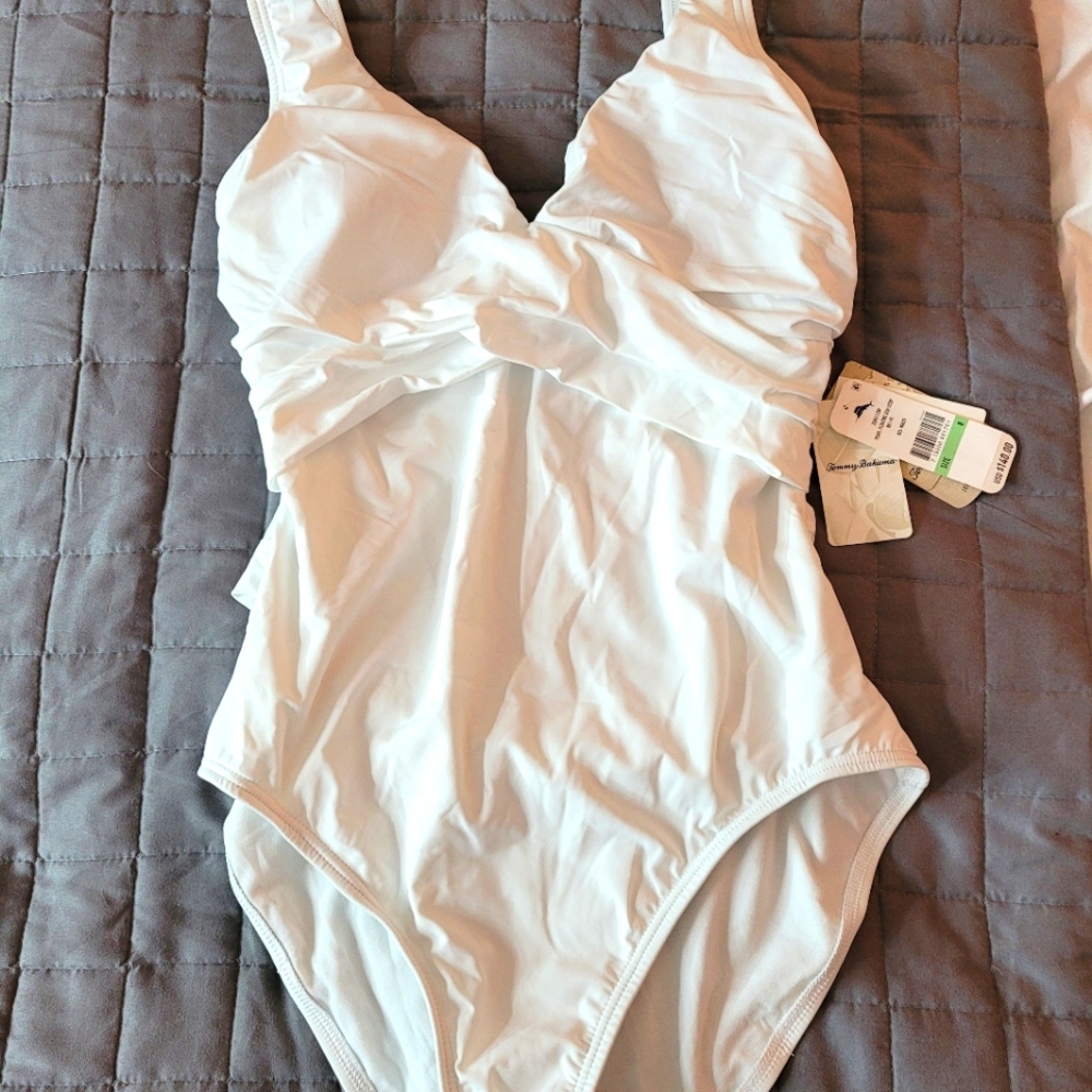 NWT Tommy Bahama one piece with tummy control, underwire, lined cups size 8